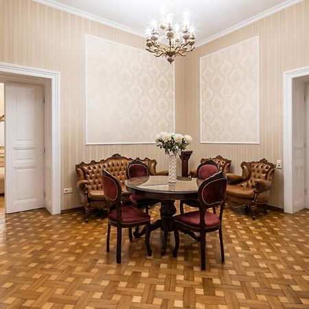 3 Bedrooms Royal Italian Style In An Austrian Building, Parking, Balcony Leopoli Esterno foto