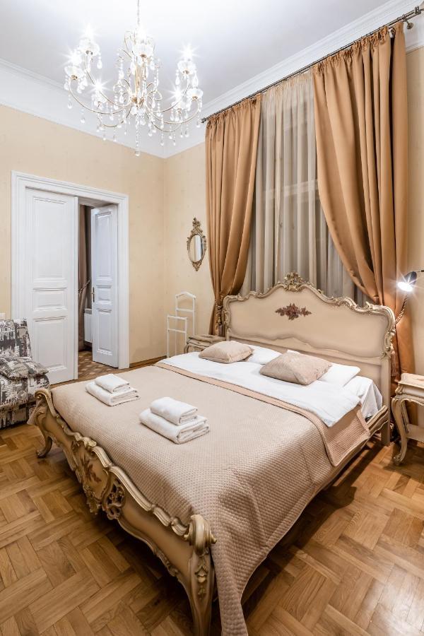 3 Bedrooms Royal Italian Style In An Austrian Building, Parking, Balcony Leopoli Esterno foto