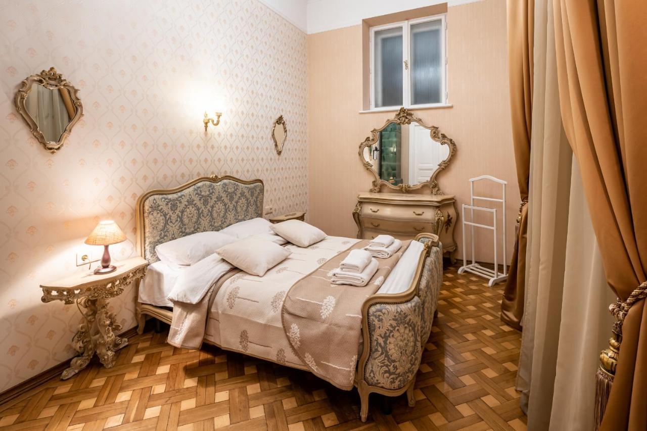 3 Bedrooms Royal Italian Style In An Austrian Building, Parking, Balcony Leopoli Esterno foto
