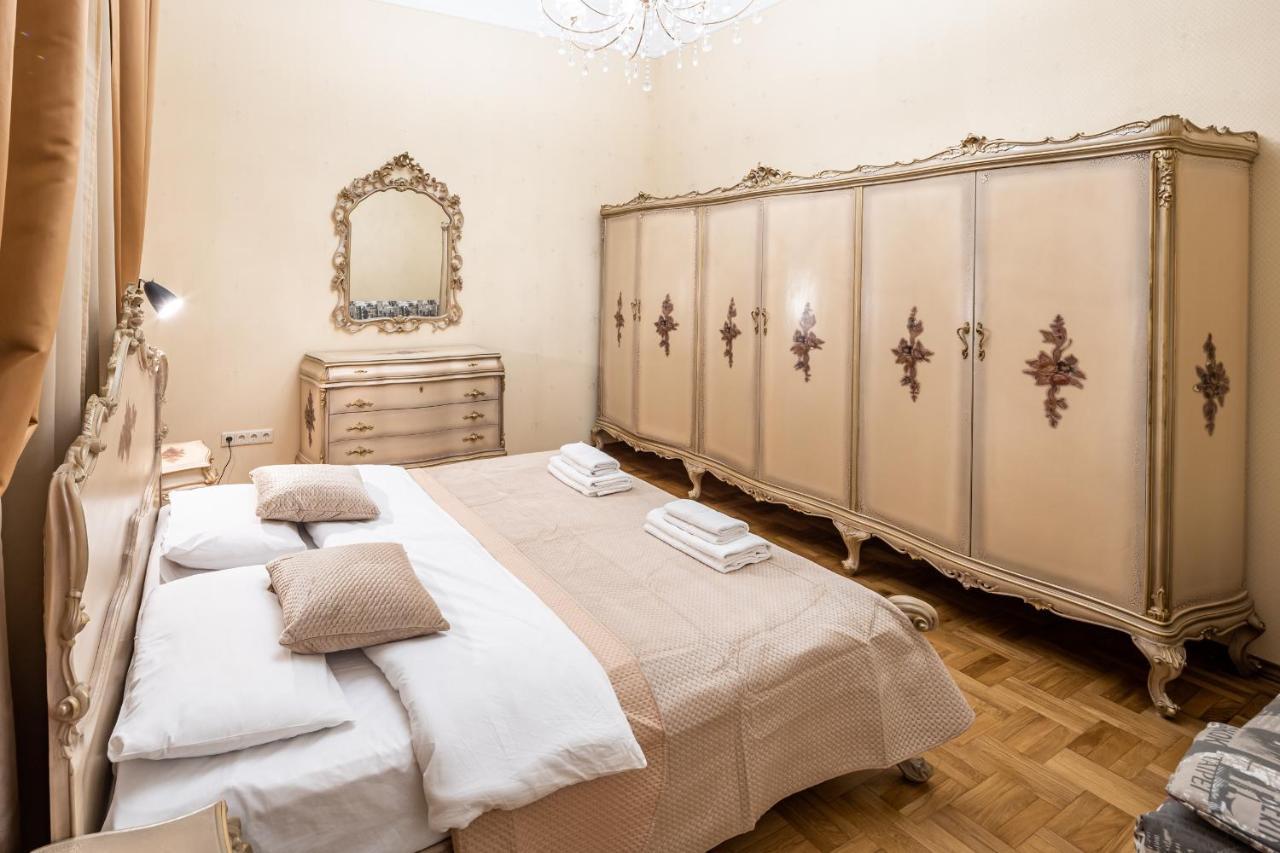 3 Bedrooms Royal Italian Style In An Austrian Building, Parking, Balcony Leopoli Esterno foto