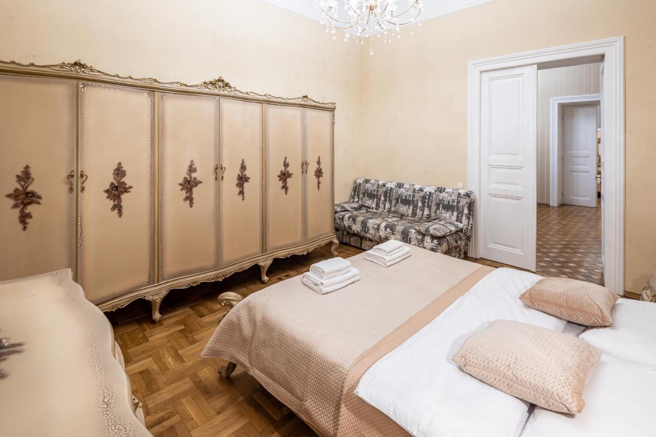 3 Bedrooms Royal Italian Style In An Austrian Building, Parking, Balcony Leopoli Esterno foto