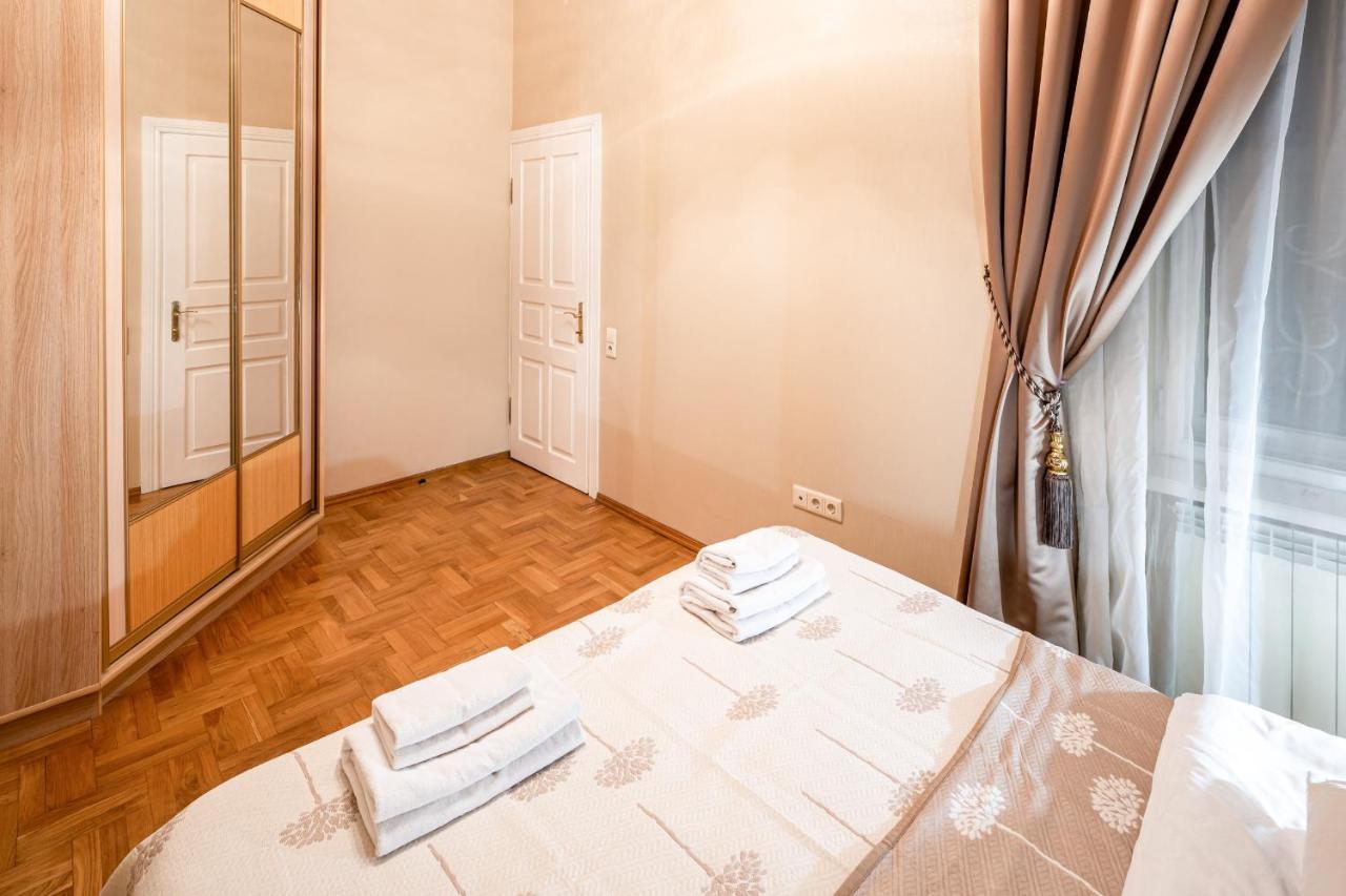 3 Bedrooms Royal Italian Style In An Austrian Building, Parking, Balcony Leopoli Esterno foto