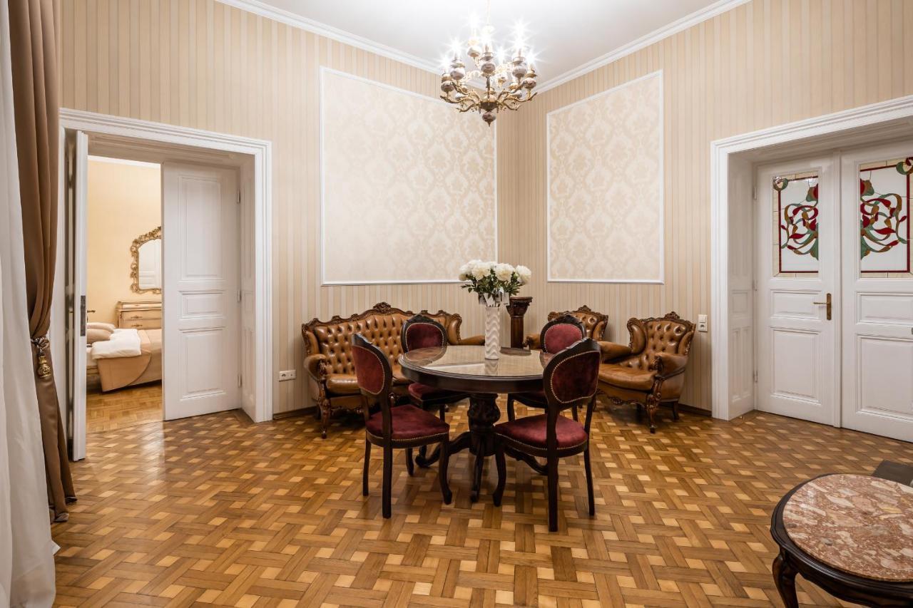 3 Bedrooms Royal Italian Style In An Austrian Building, Parking, Balcony Leopoli Esterno foto