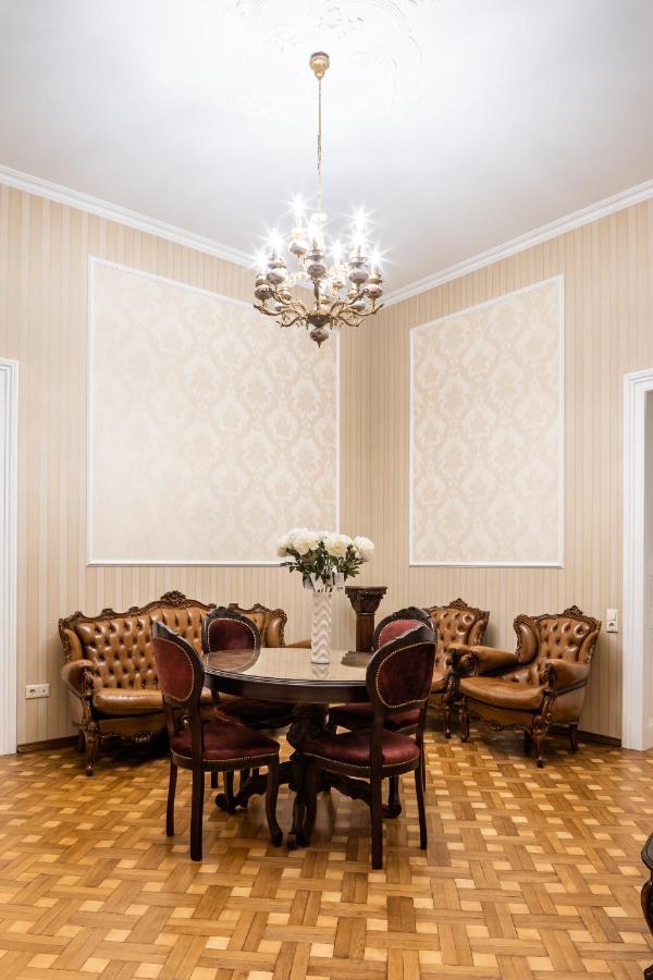 3 Bedrooms Royal Italian Style In An Austrian Building, Parking, Balcony Leopoli Esterno foto
