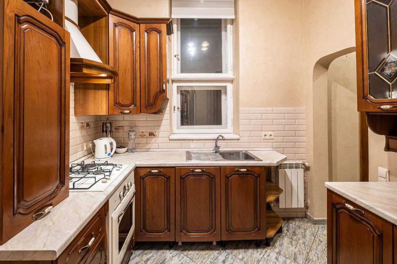 3 Bedrooms Royal Italian Style In An Austrian Building, Parking, Balcony Leopoli Esterno foto