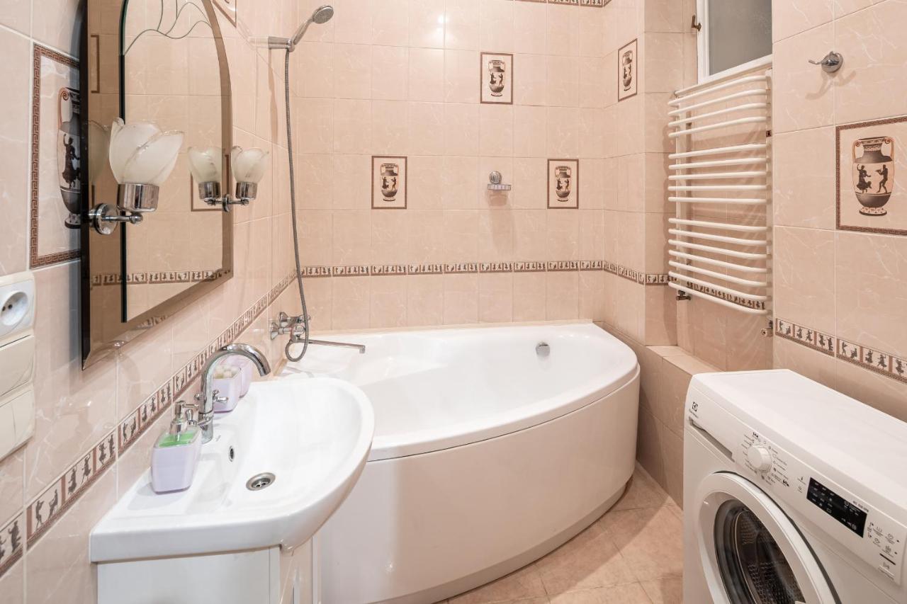 3 Bedrooms Royal Italian Style In An Austrian Building, Parking, Balcony Leopoli Esterno foto
