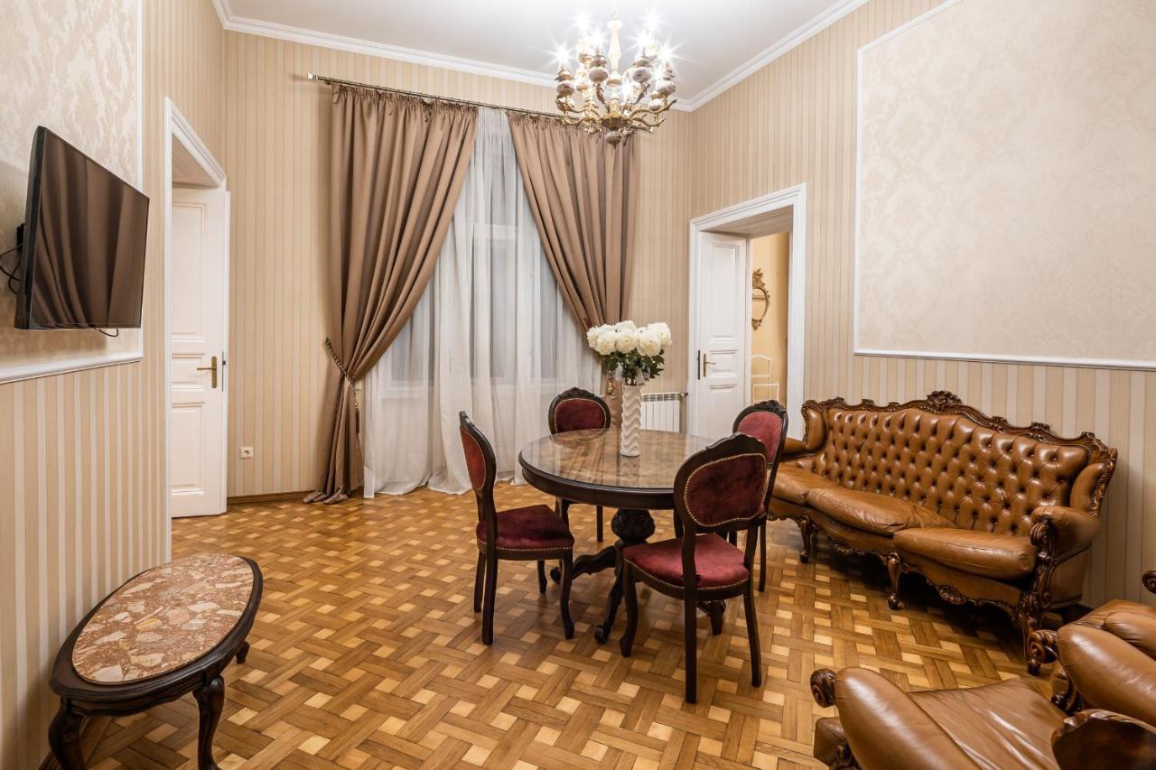 3 Bedrooms Royal Italian Style In An Austrian Building, Parking, Balcony Leopoli Esterno foto