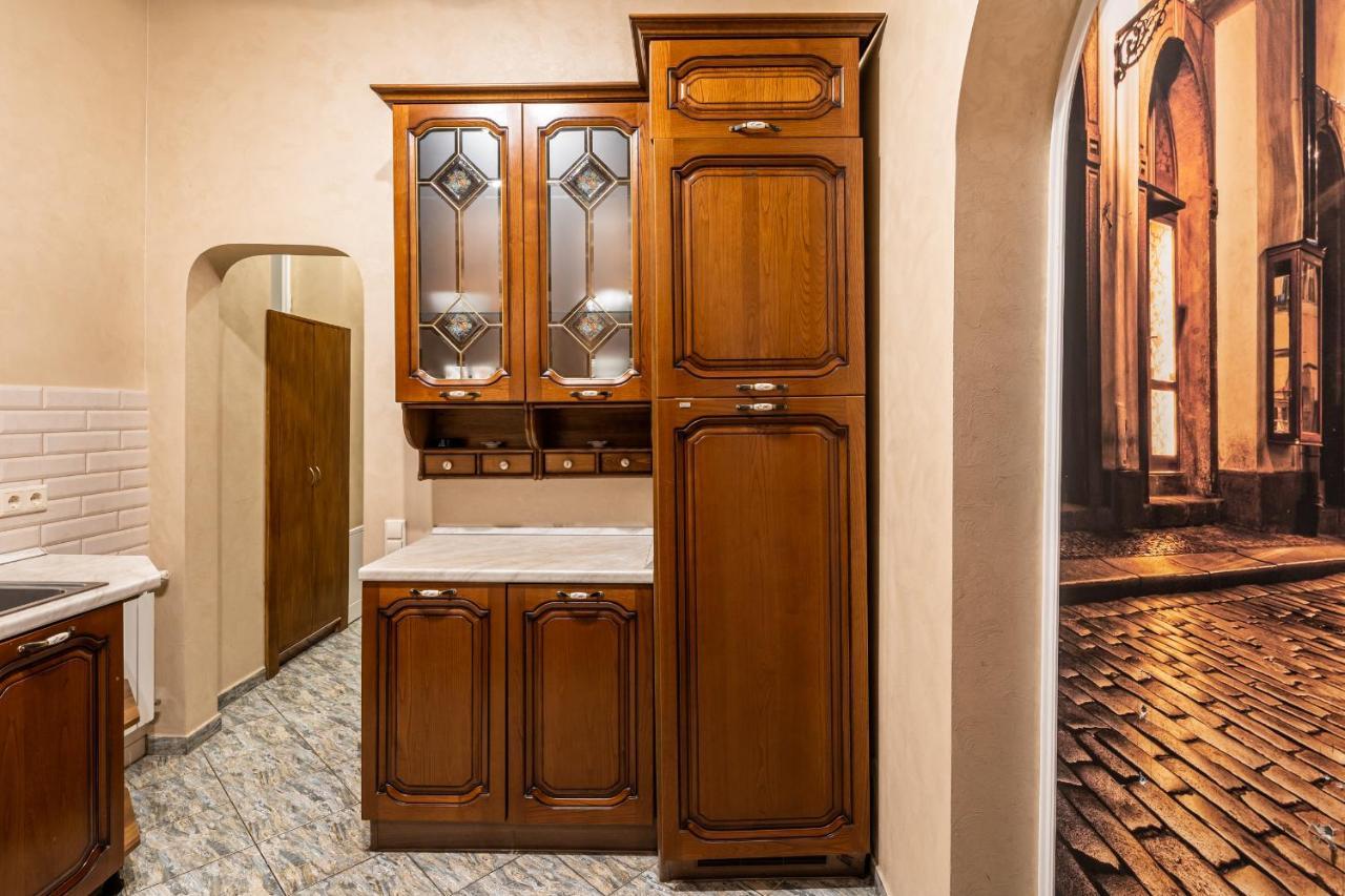 3 Bedrooms Royal Italian Style In An Austrian Building, Parking, Balcony Leopoli Esterno foto